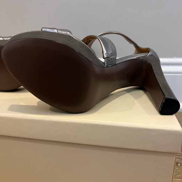 NEW Coach Pewter Heels 7.5M - Picture 6 of 9